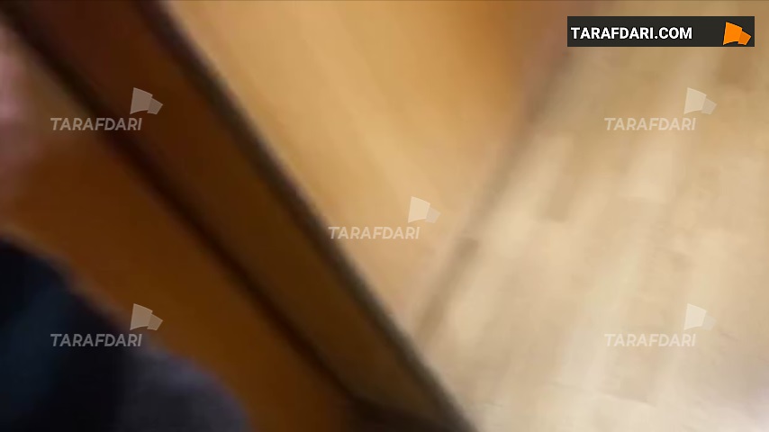 اعتراض مدیرعامل نساجی به داور بازی با ذوب آهن مقابل اتاق داوران / فیلم اختصاصی طرفداری