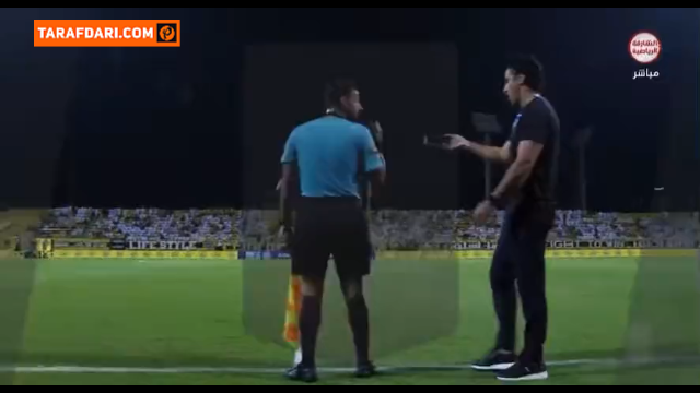 اقدام جنجالی فرهاد مجیدی در امارات با نشان دادن گوشی؛ پنالتی بود! / فیلم