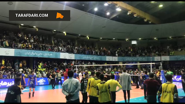 درگیری محمدرضا حضرت پور با هواداران آملی، پس از دیدار هراز آمل و پیکان / فیلم