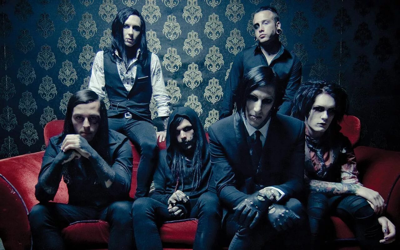 Motionless in white somebody. Группа Motionless in White. Motionless in White 2005. Группа Motionless in White 2020. Motionless in White 2022.