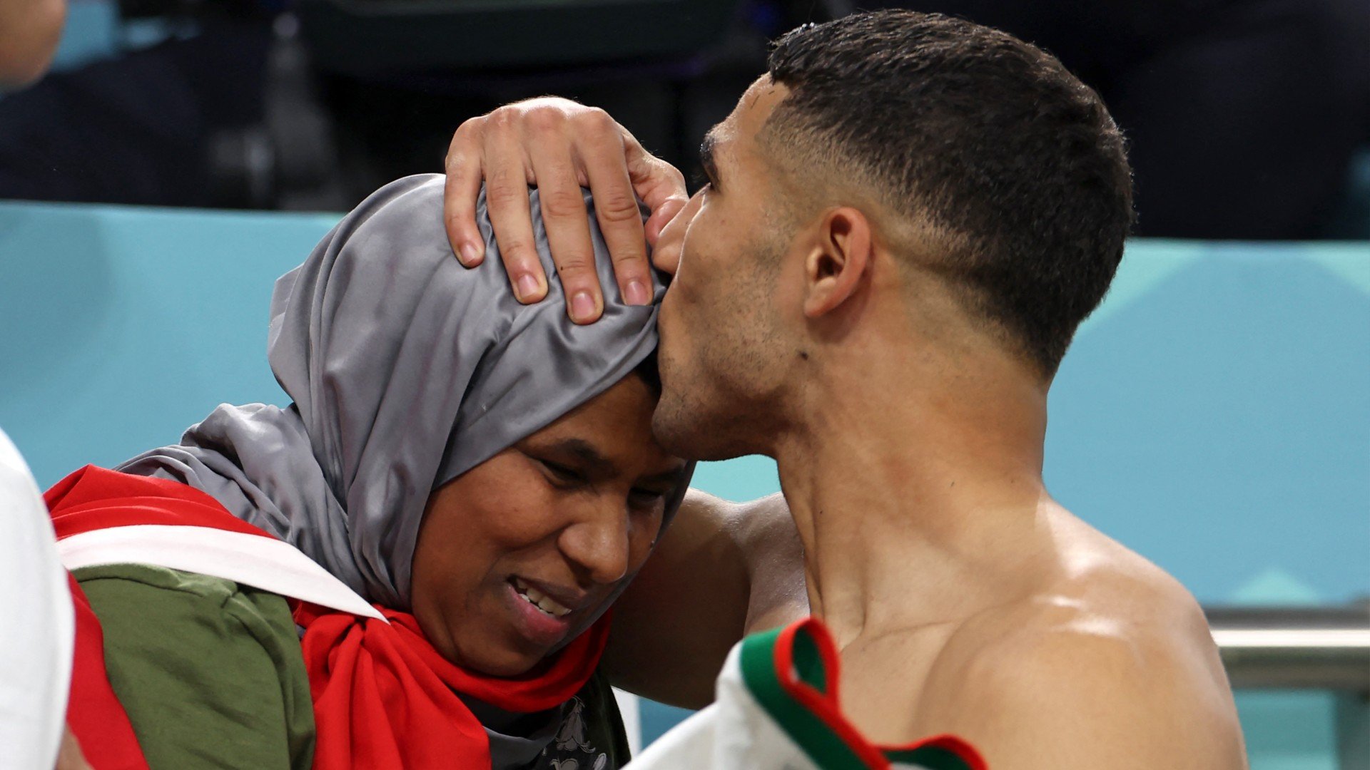 اشرف حکیمی و مادرش در جام جهانی 2022